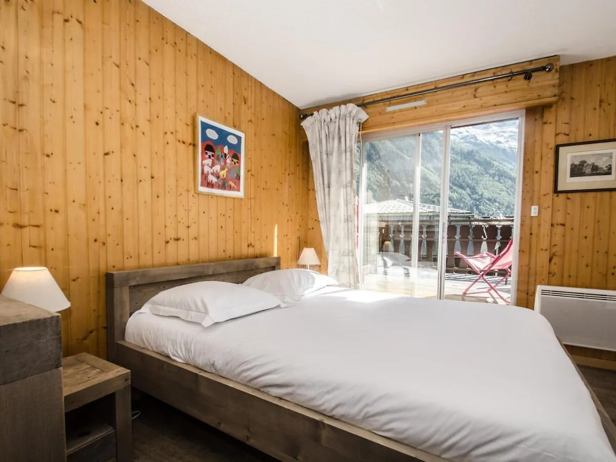 Appartement A Chamonix Avec Terrasse, Parking, Local A Skis - Fr-1-343-172 0*,
